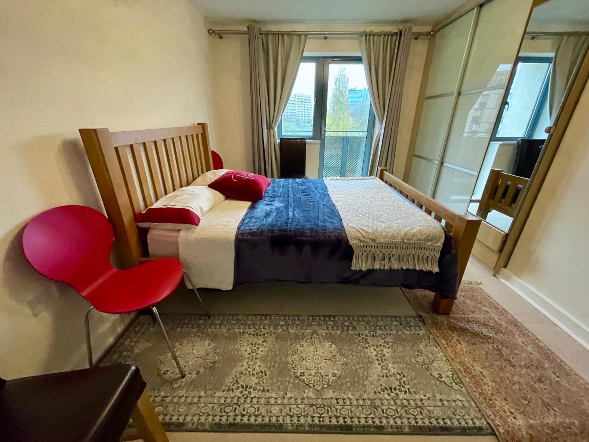 Luxury 2 Bedroom Apartment- Lake View - Free Parking - Wembley Stadium 5Km London Exterior foto