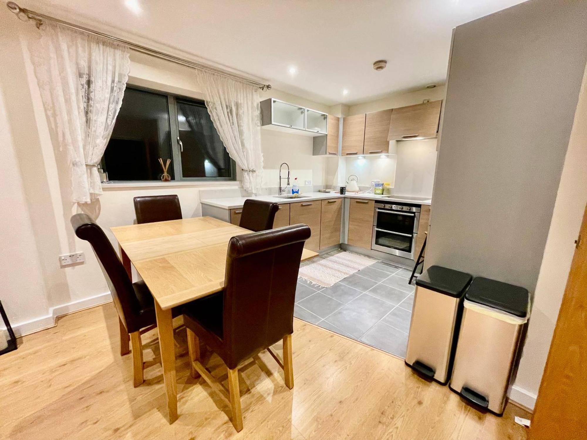 Luxury 2 Bedroom Apartment- Lake View - Free Parking - Wembley Stadium 5Km London Exterior foto
